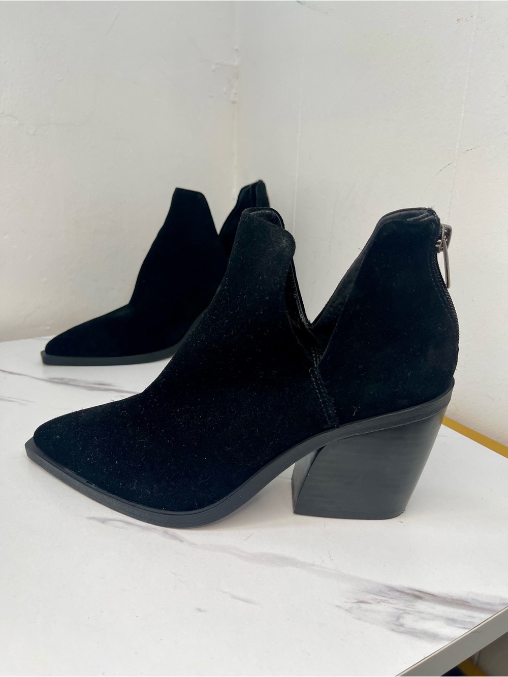Vince Camuto Black Suede V-Cut Ankle Booties Sz 8.5M